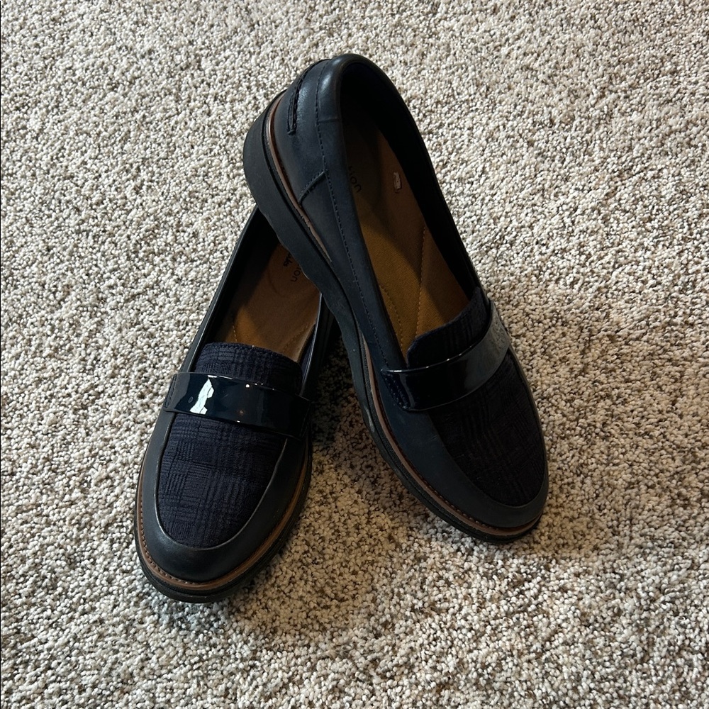 Clarks Navy/Black Leather Loafers
